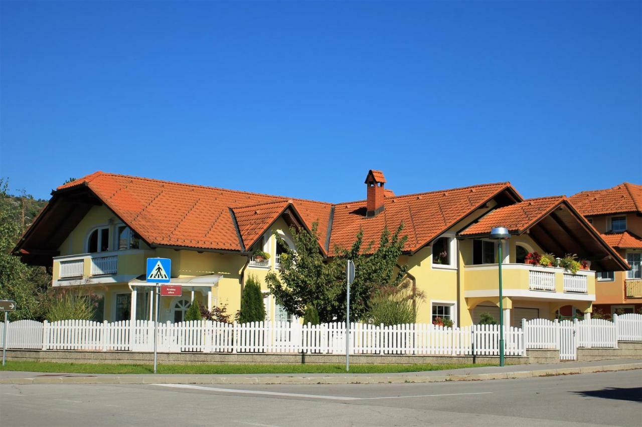Yellow Dreamhouse Postojna Kültér fotó