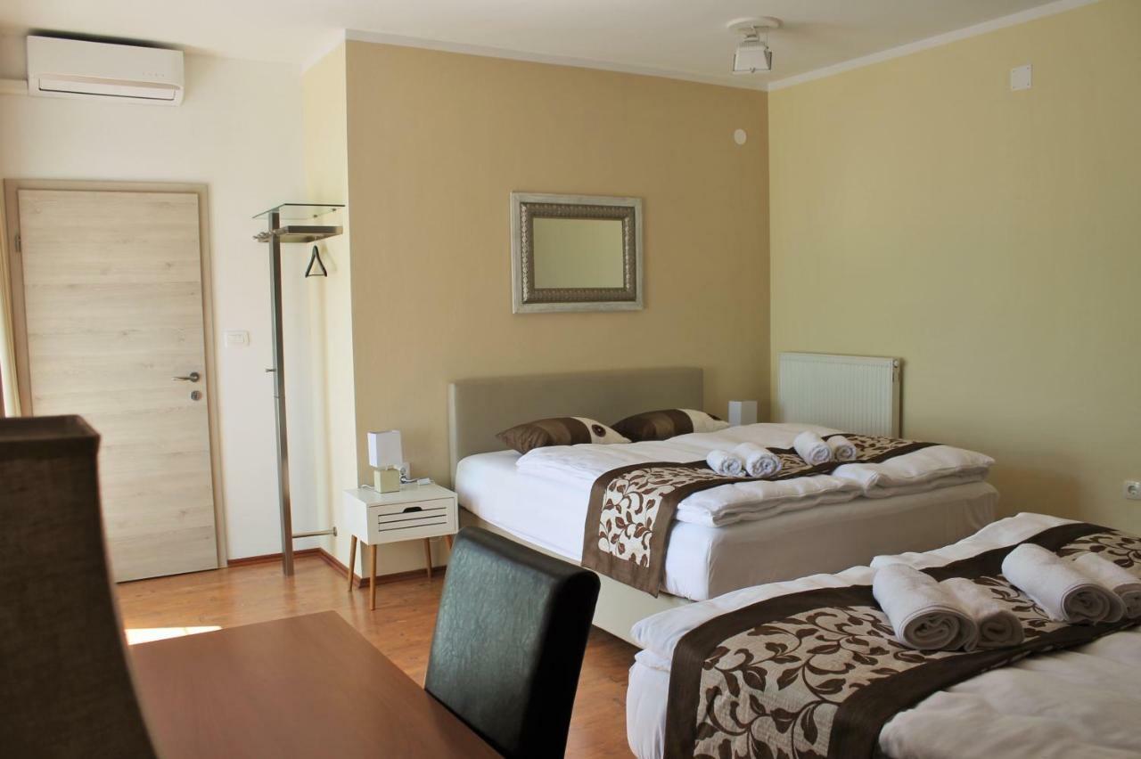 Yellow Dreamhouse Postojna Kültér fotó